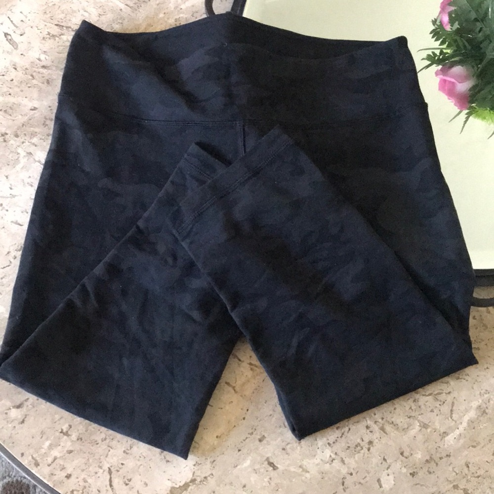 Lululemon Wonder Under crop